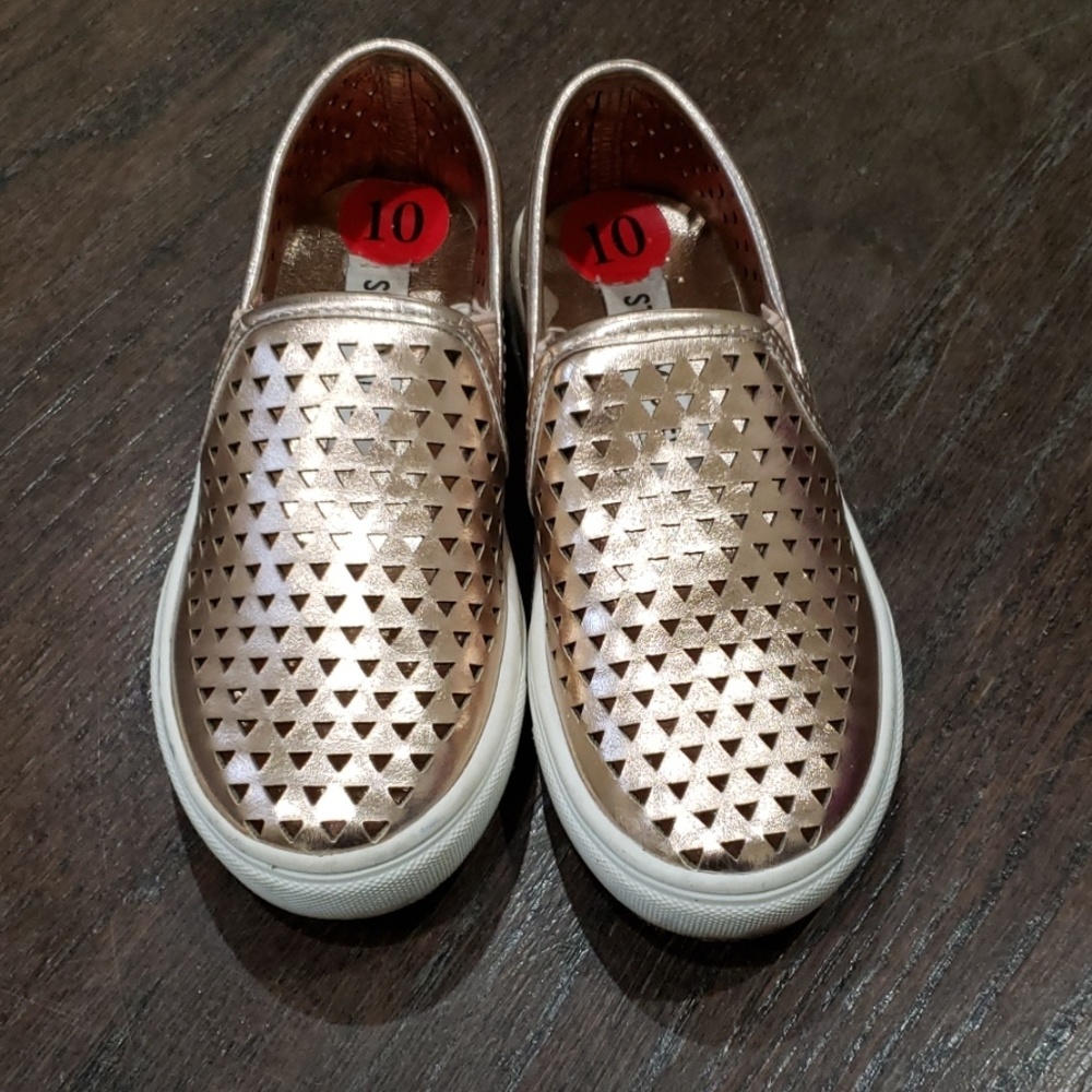 Steve Madden gold size 10 toddler shoes